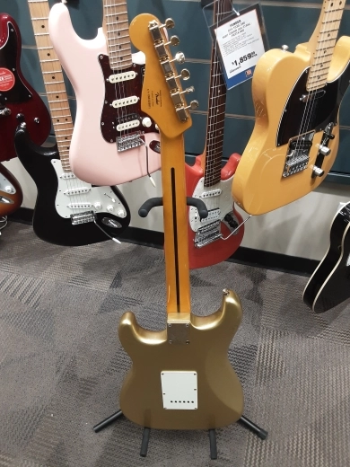 Classic Vibe 60th Anniversary Strat - Maple Neck Aztec Gold 2